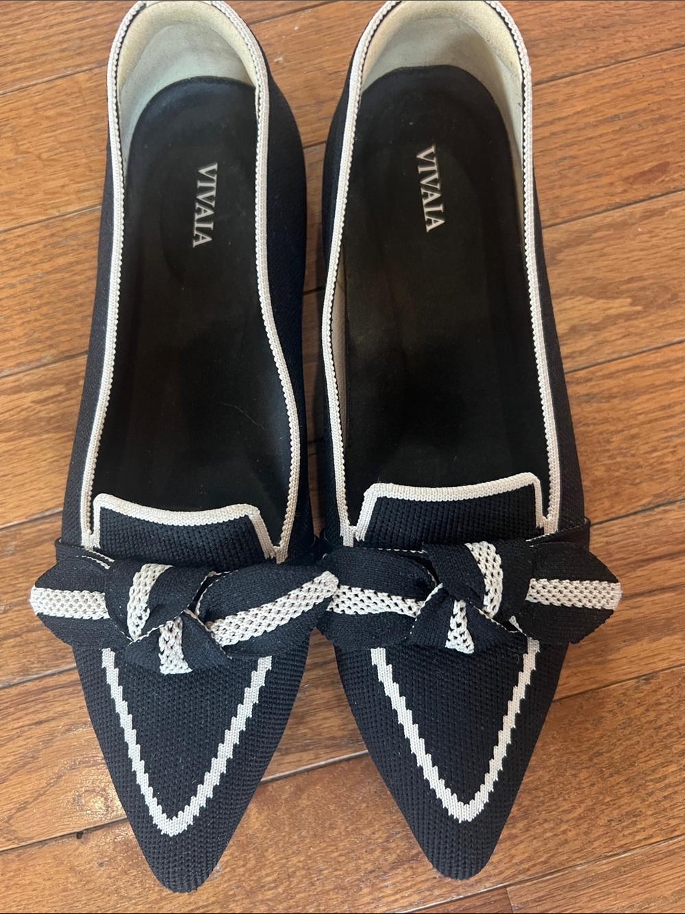 VIVAIA Black & White Pointed Toe Bow Flats